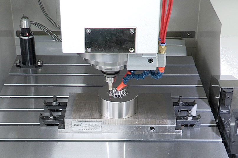 MCGH600T 3-х осевой вертикальный фрезерный обрабатывающий центр